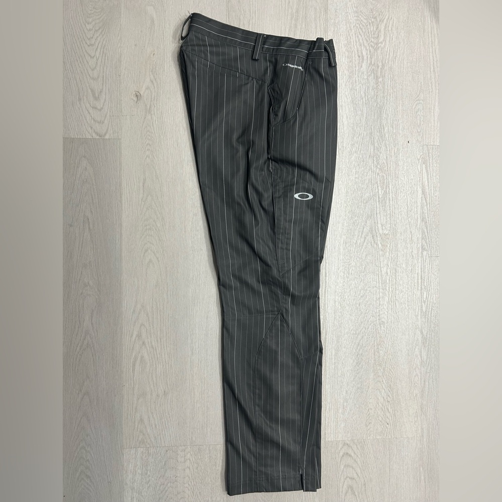 Oakley Hydrolyx men’s golf pants 32 x31L…adjustable waist. Excellent condition.